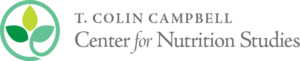 Png logo T-COLIN CAMPBELL Center for Nutrition Studies. Obrázok troch lístkov v troch odtieňoch zelenej v zelenom kruhu.